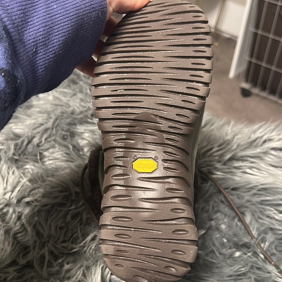 **SOLD ON EBAY**UGG Adirondack ll waterproof women’s green & brown snow boots - Picture 4 of 10